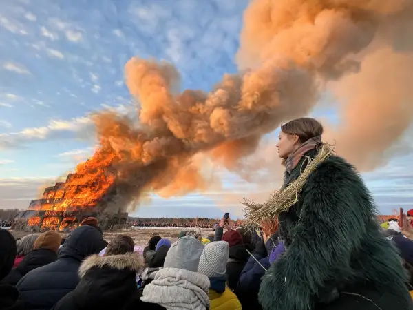 Масленица в Николе-Ленивце: фоторепортаж с сожжения “Вавилонской башни” 